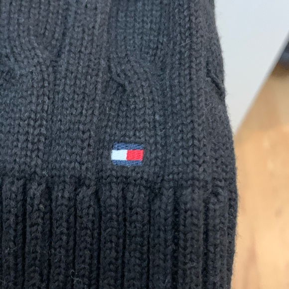 Tommy Hilfiger Sweater Bundle - Picture 3 of 8